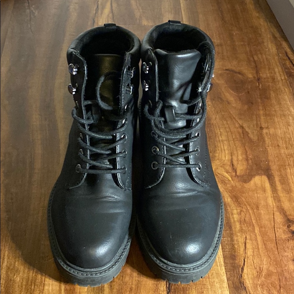 Combat boots